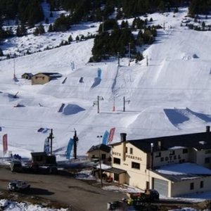 Chalet Hotel Peretol overlooks the Sunset Park