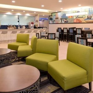 La Quinta Inn &amp; Suites by Wyndham Indianapolis South, hotel in Indianapolis