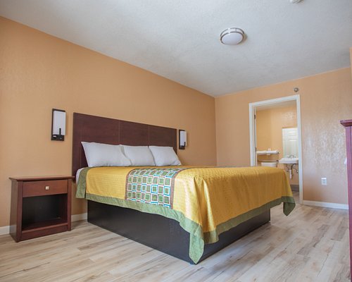 I Love The Heart Shaped Tub Review Of Days Inn By Wyndham Dallas Irving Irving Tx Tripadvisor