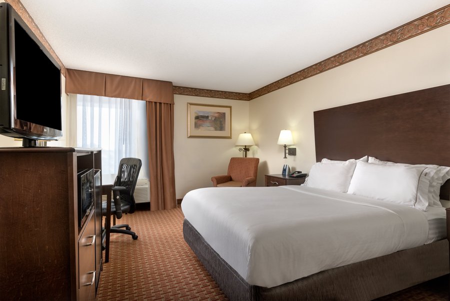 HOLIDAY INN EXPRESS WILSON I-95 $81 ($̶1̶1̶7̶) - Prices & Motel Reviews ...