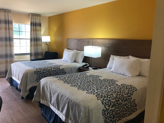 Days Inn by Wyndham Batesville MS Parking: Pictures & Reviews - Tripadvisor