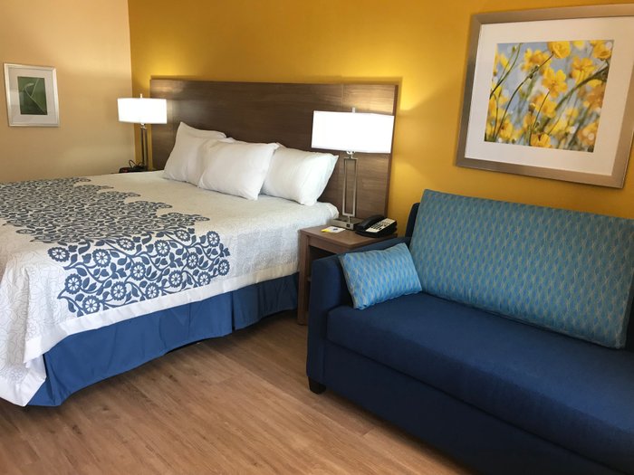 Days Inn by Wyndham Batesville MS Parking: Pictures & Reviews - Tripadvisor