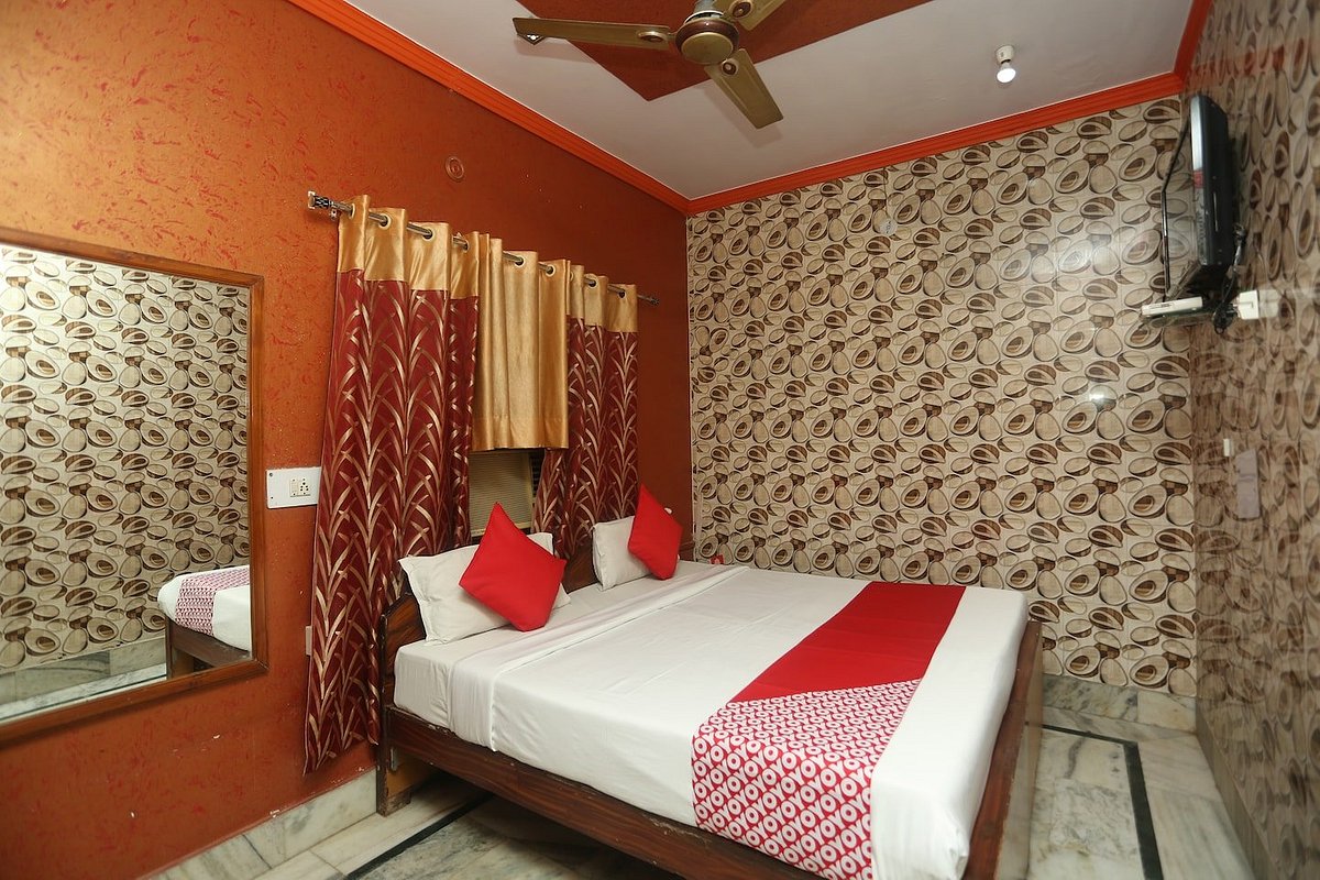 OYO 18641 Hotel Rashmi, hotell i Agra