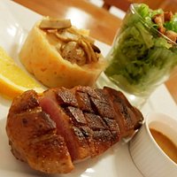 Magret de canard, sauce à l'orange ( duck breast, orange sauce)