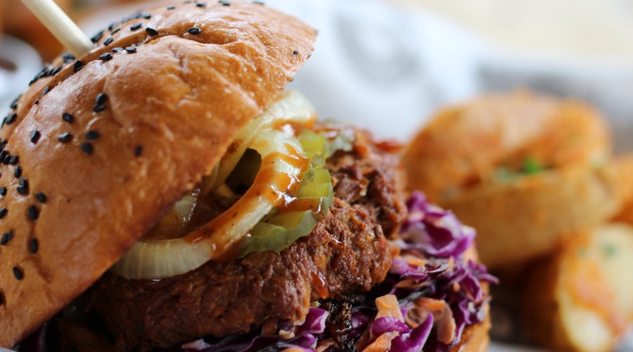 Una deliciosa hamburguesa de Muero por Food, de chuparse los dedos 