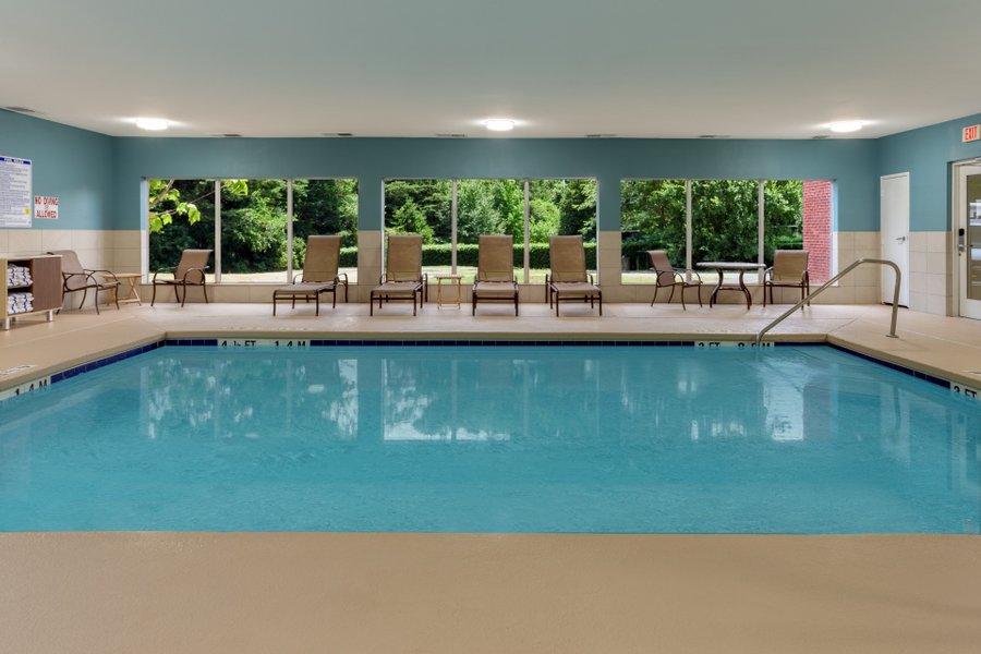 HOLIDAY INN EXPRESS CHARLOTTE-ARROWOOD $78 ($̶1̶1̶7̶) - Prices & Hotel ...