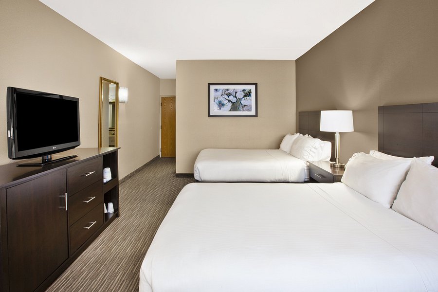 HOLIDAY INN EXPRESS WARREN $79 ($̶8̶5̶) - Updated 2020 Prices & Motel