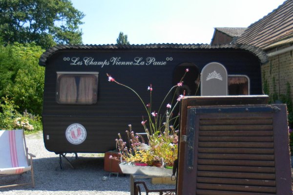 Le Touret Military Cemetery and Memorial (Richebourg) - Tripadvisor