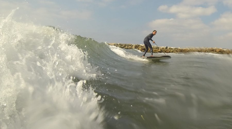 Jetboardmalaga, enjoying with the mertek S1, electric jetboard in Cabopino. Good fun!! with small waves