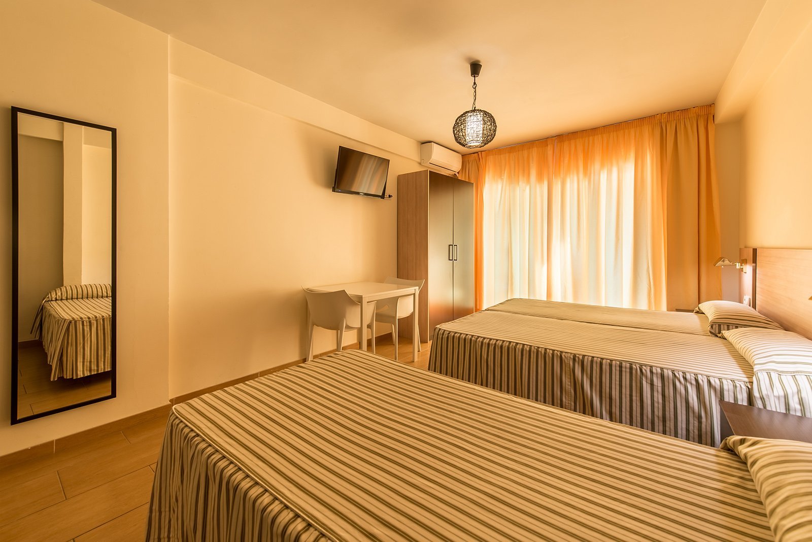 Estudios Benidorm by null