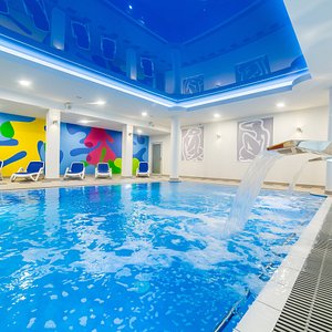 Hotel New Skanpol in Kolobrzeg, image may contain: Pool, Water, Swimming Pool, Chair