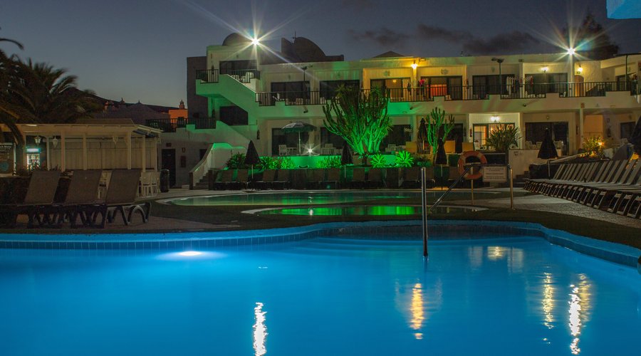 Club Tahiti by Night