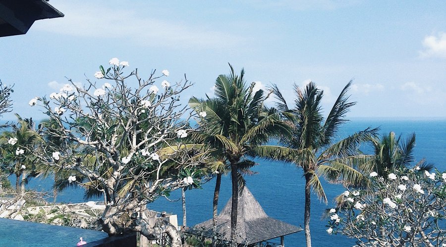 The view from khayangan estate is perfect! It will be one of my favorite spots to see the sunset and sunrise.. I suggest to come and spend one night here with your lovely one, Cause I’m here for a business trip 😊👌