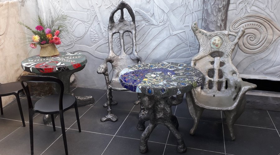 Choose your own throne