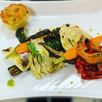 Verdure freschissime grigliate, accompagnate dal nostro muffin al formaggio.
