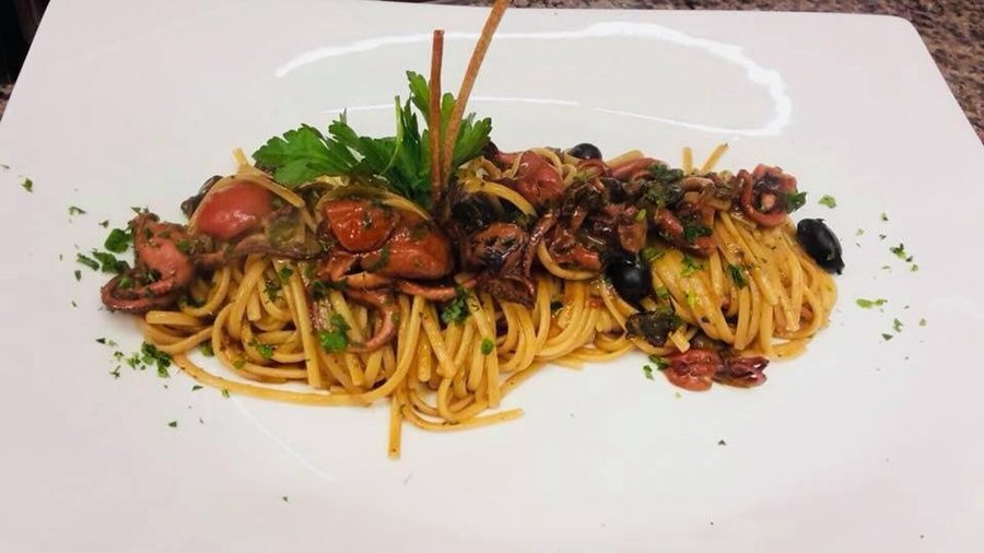 Linguine con polipetti alla luciana