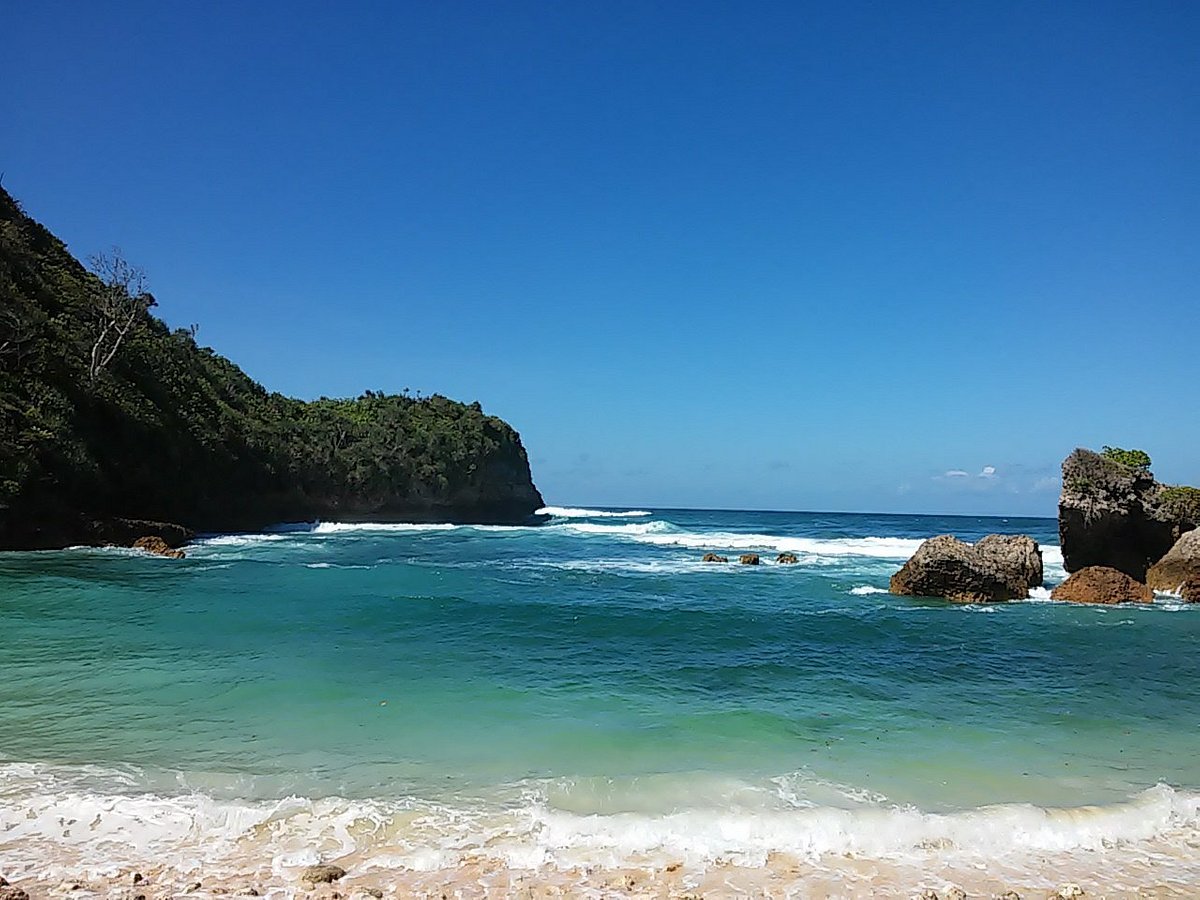 Pantai Watu Leter (Malang, Indonesia) - Review - Tripadvisor
