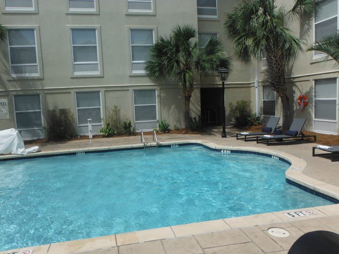 Hampton Inn & Suites Charleston/mt. Pleasant-isle Of Palms Pool ...