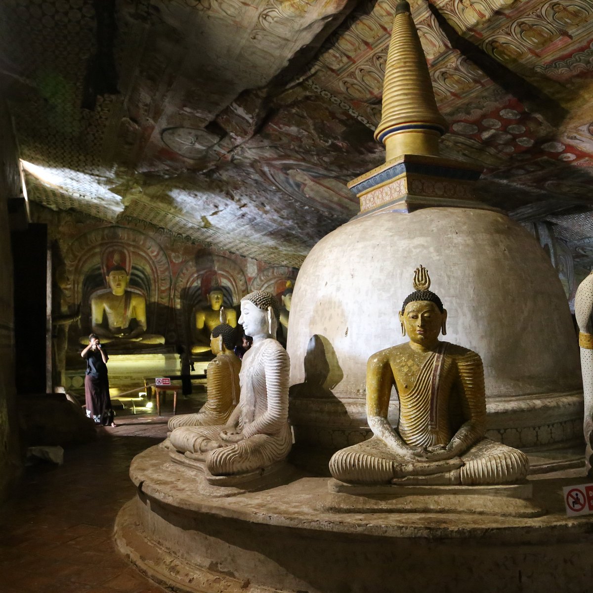Дамбулла шри. Дамбулла Темпл. Dambulla Cave Temple. Дамбулла Шри Ланка. Дамбулла вид сверху.