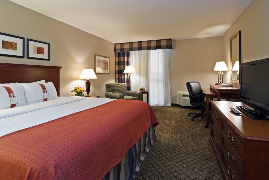 HOLIDAY INN HOTEL & SUITES CINCINNATI-EASTGATE $82 ($̶1̶1̶6̶) - Updated ...