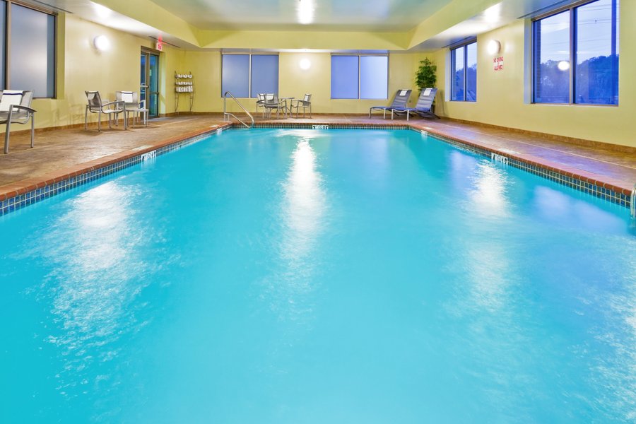 Holiday Inn Express Hotel & Suites Memphis Germantown $98 ($̶1̶2̶0̶ 