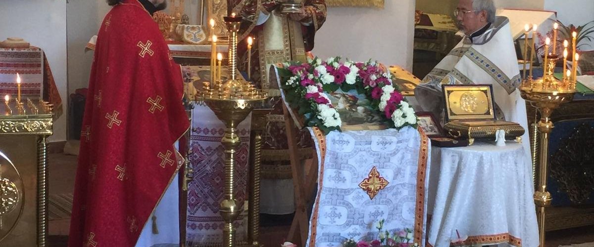 на побережье Коста Брава благодаря усилиям Отца Георгия и прихожан совершаются Богослужебные молитвы. Православный храм в честь Святого Георгия Победоносца Русская Православныая Церковь объединила всех верующих. Не разделяет по национальному признаку. Здесь молятся все, молдаване, русские, украинцы, болгары, грузины...
www.ortodoxcalonge.com