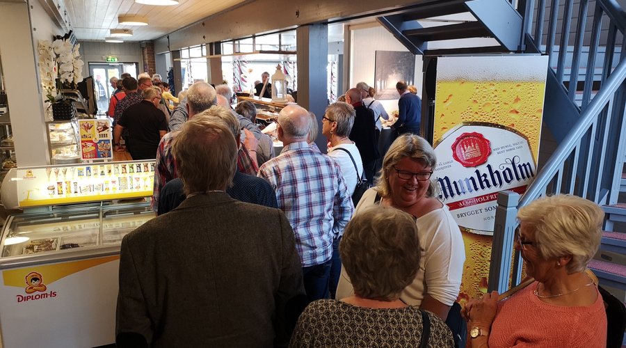 Betalingen tok litt lang tid med så mange personer 