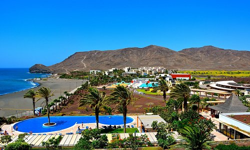 Europe’s leading Sports Resort is located right on the beach in a picturesque bay next to the fishing village of Las Playitas in the Southeast of Fuerteventura.