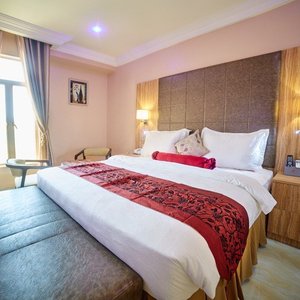 This elegant room is just our basic category of room which has a combination of comfort and convenience to meet guests' desire. 