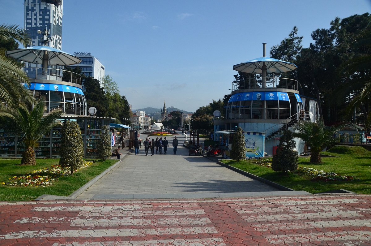Батуми. Гуляя вдоль набережной / Batumi. Along the embankment