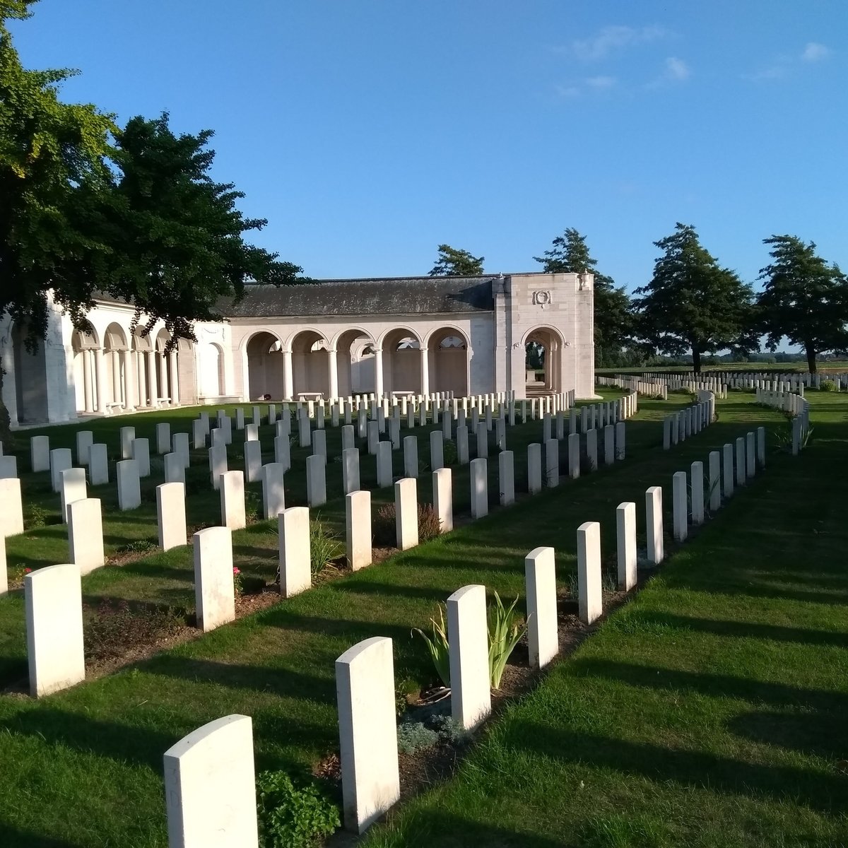 Le Touret Military Cemetery and Memorial (Richebourg) - Tripadvisor