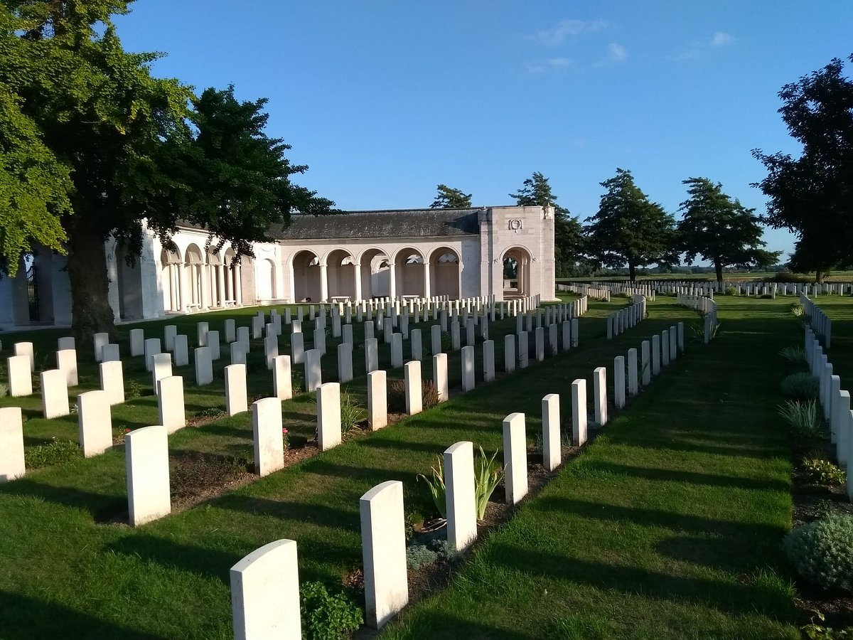 Le Touret Military Cemetery and Memorial (Richebourg) - Tripadvisor