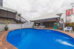 Pool & Beach