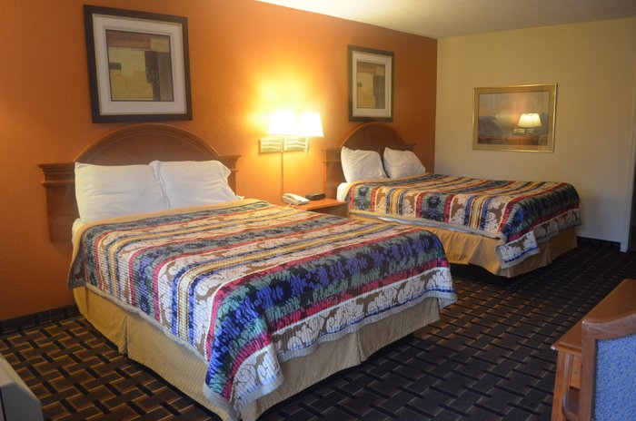 Great Lakes Inn & Suites Rooms: Pictures & Reviews - Tripadvisor