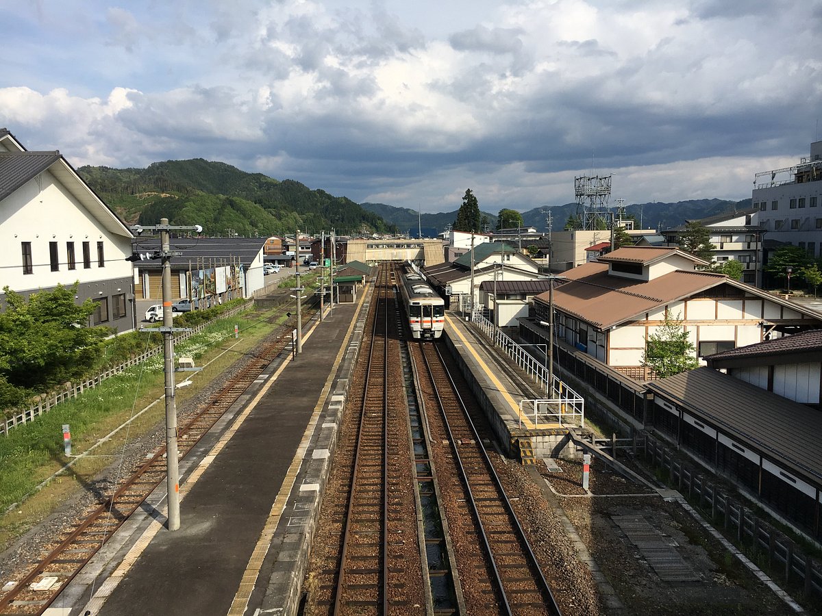 Paisagem Da Estação Ferroviária De Hida-Furukawa, No Japão a