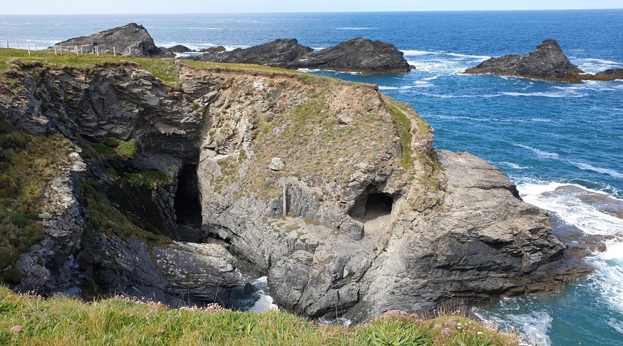 I noticed these caves opposite Trescose Islands, near Bedruthan Steps, on the SW Coast Path.  Does anyone know the purpose of the obviously man made spike?