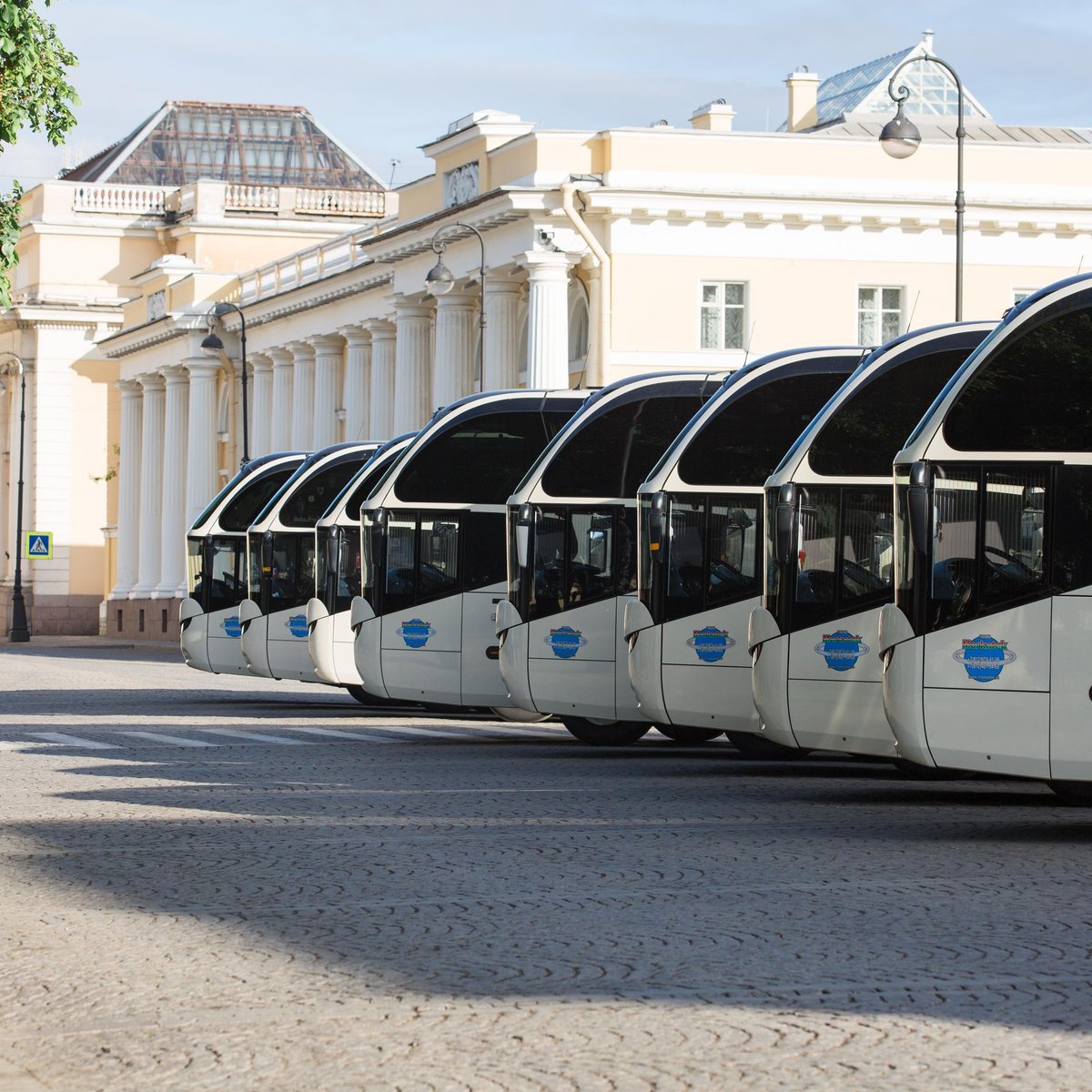 Аренда транспорта. Маркатэк автобусы. Аренда автобуса. Арендованный транспорт. Маркатэк СПБ.