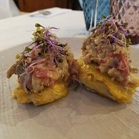Cocochas de bacalao con setas y papada confitada