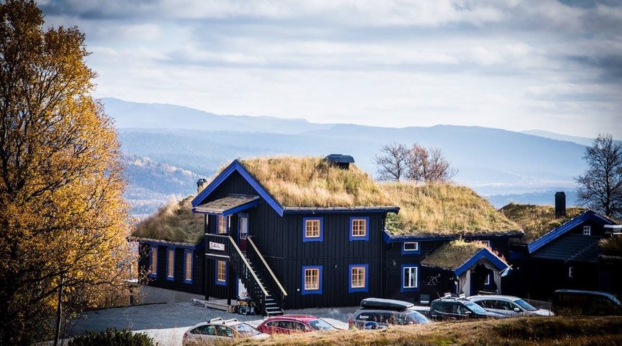 På kalfjällsranden hittar ni Fjällbäcken lodge.