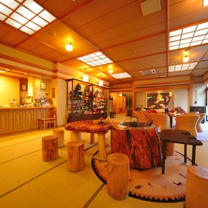 全館畳敷きで、庭を眺めながらゆっくりとお寛ぎいただけます。