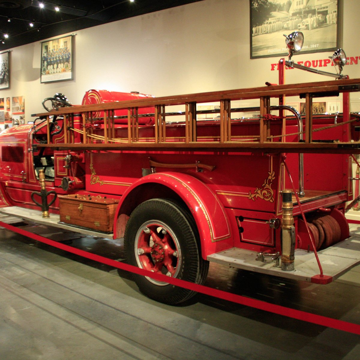 Fire museum. Пожарные машины США. Пожарные США. Грузовик REO. Грузовик зомби автобус.