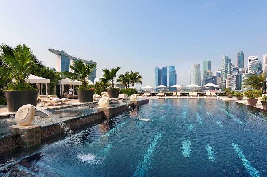 MANDARIN ORIENTAL singapore pool view family-friendly hotel