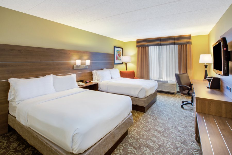 HOLIDAY INN EXPRESS HOTEL & SUITES FORT WAYNE $96 ($̶1̶3̶9̶) - Updated ...