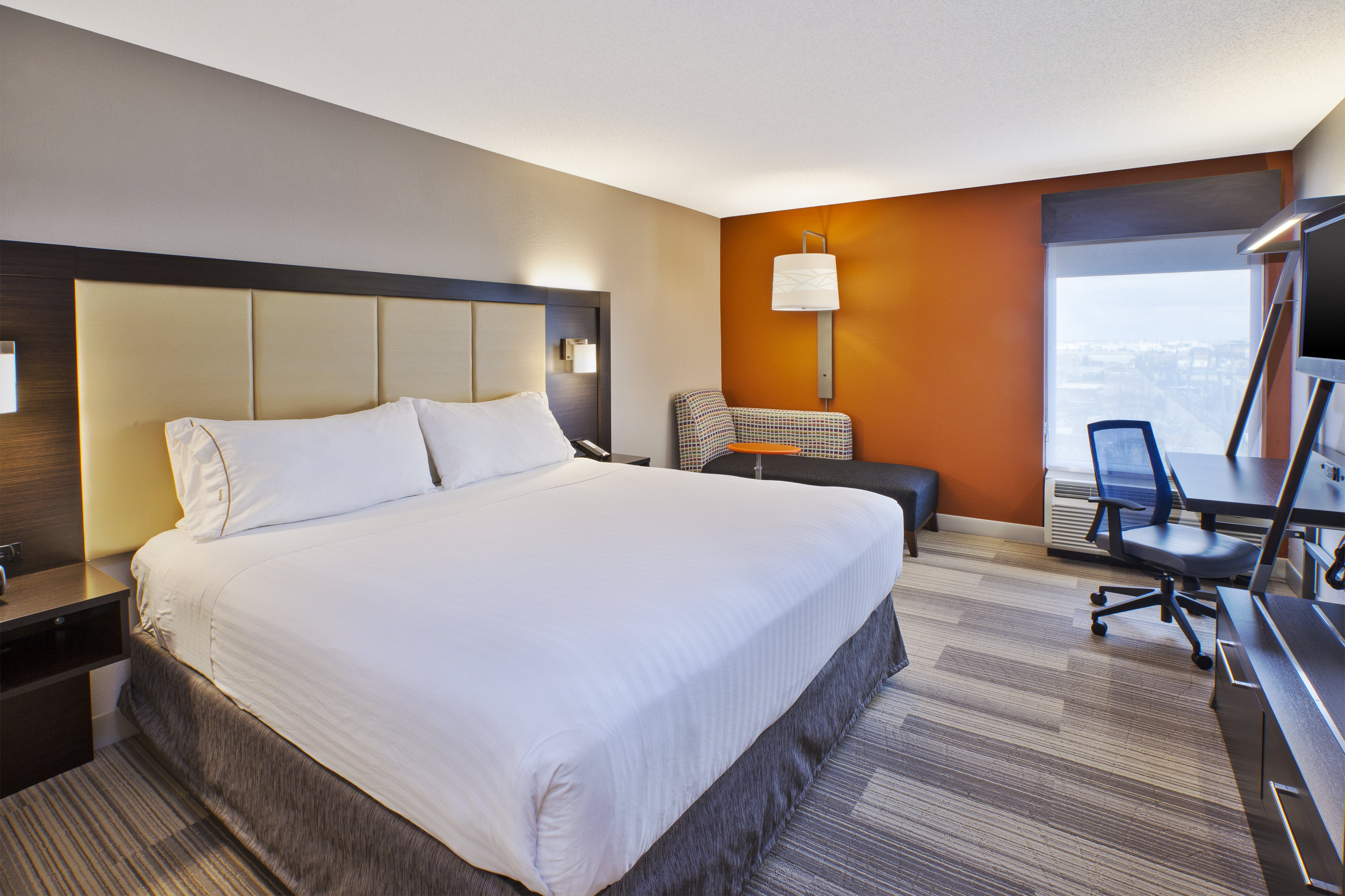 HOLIDAY INN EXPRESS & SUITES CHICAGO-MIDWAY AIRPORT $103 ($̶1̶4̶1̶ ...