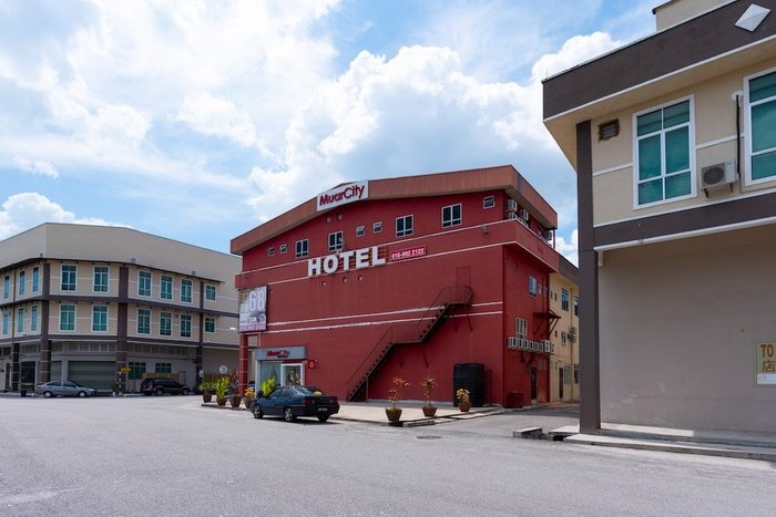 OYO 756 MUAR CITY HOTEL - Updated 2024 Prices, Reviews, and Photos