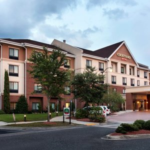 Courtyard By Marriott Exterior View