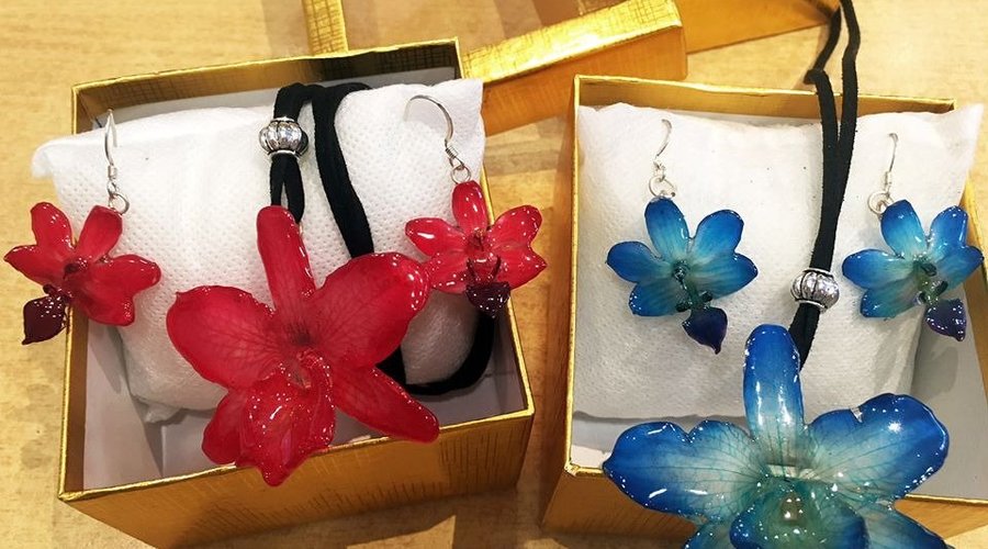 Your Natural Dendrobium Nobile Orchids preserved with resin and turned into unique jewelry.

If you wish to have yours, please visit our online store https://orchid-gifts-madeira.com/product-category/orchid-jewellery/
