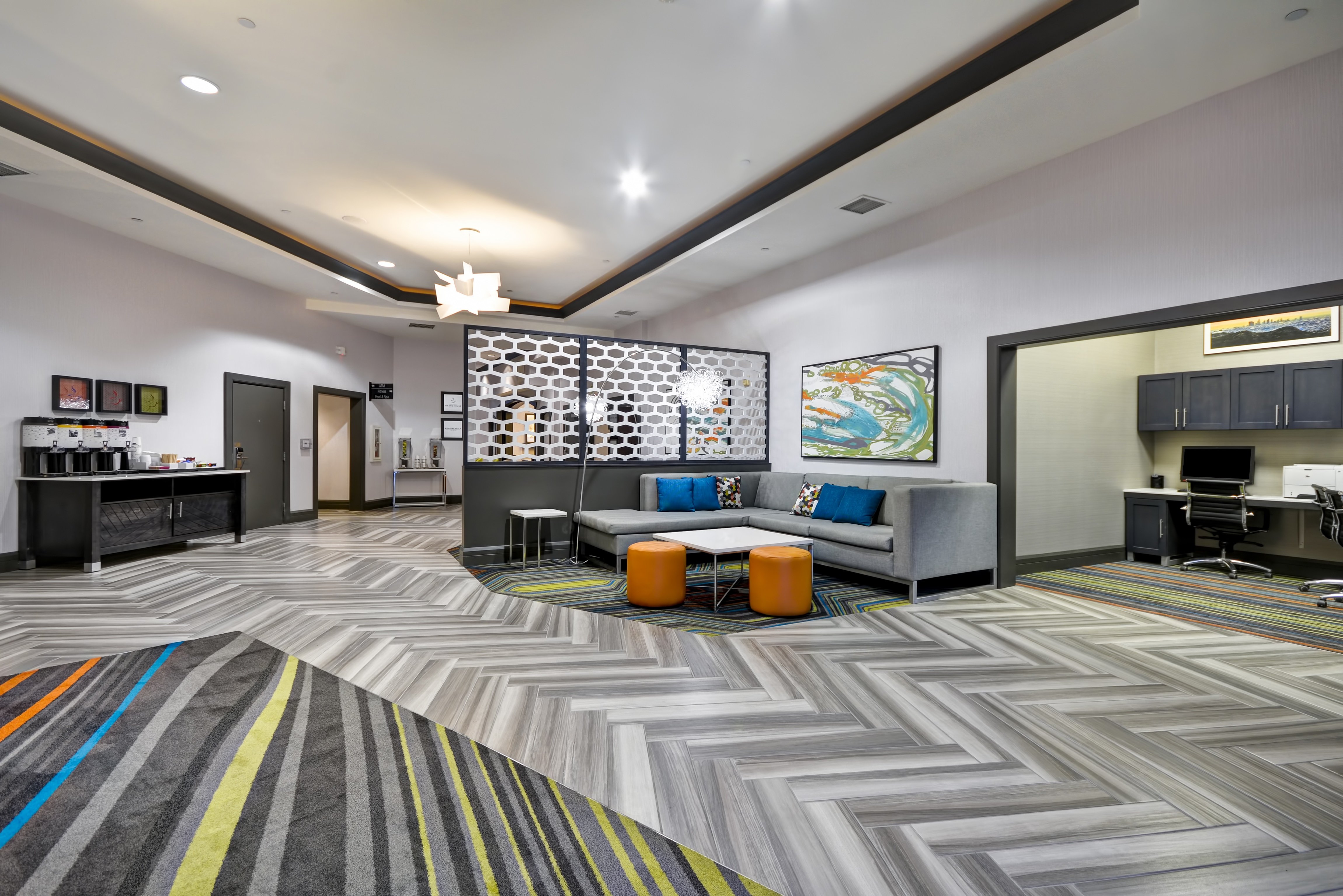 HAMPTON INN AND SUITES LOS ANGELES BURBANK AIRPORT Californie   Our Newly Renovated Lobby 