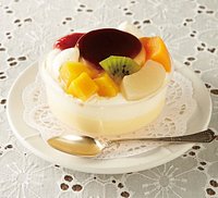 3年連続モンドセレクション金賞受賞!1番人気のプリンアラモード160円。