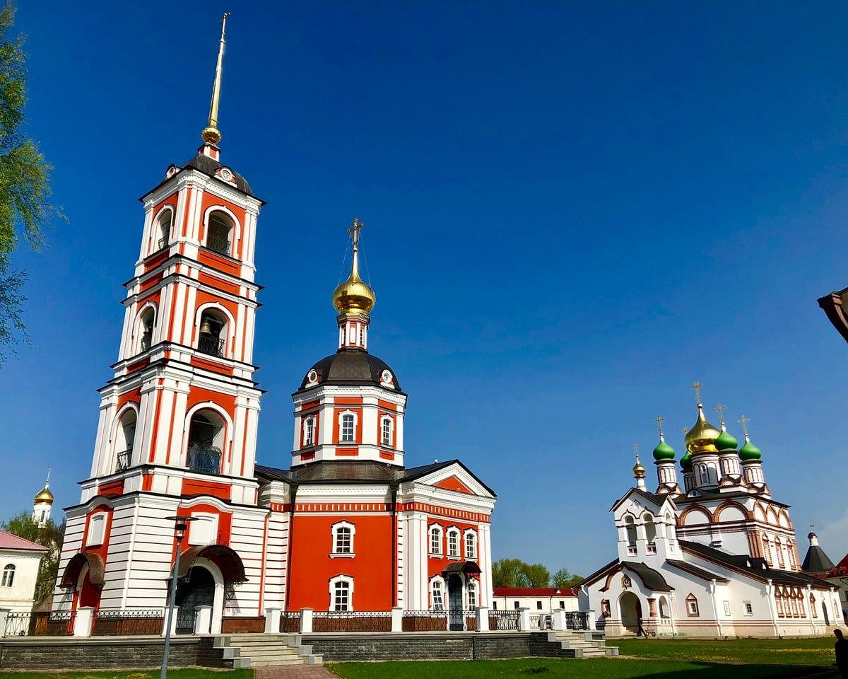 Монастырь отзывы церкви. Сергиев Варницкий монастырь. Варницкий монастырь Ростов. Троице Сергиев Варницкий монастырь в Ростове Великом.